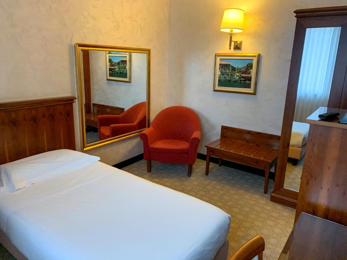 Scia' On Martin Hotel Buscate Ngoại thất bức ảnh