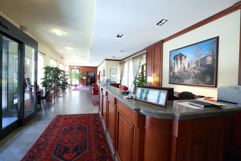 Scia' On Martin Hotel Buscate Ngoại thất bức ảnh