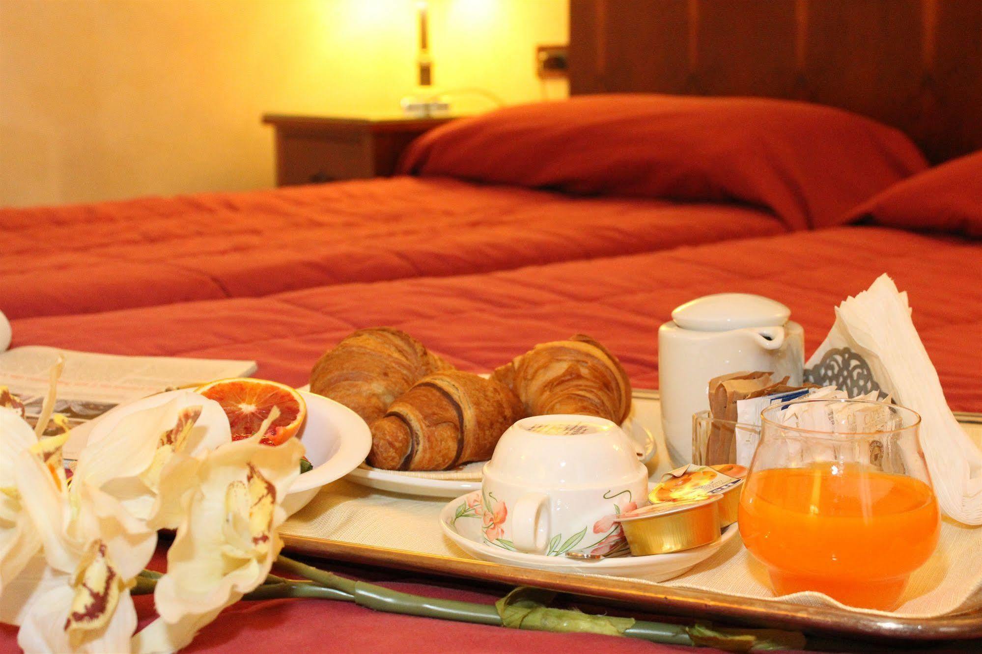 Scia' On Martin Hotel Buscate Ngoại thất bức ảnh