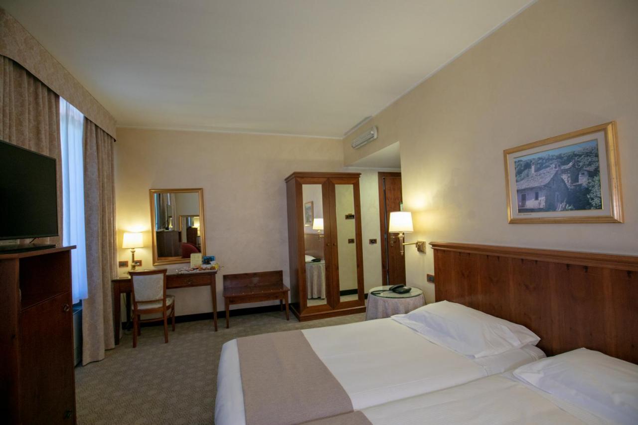 Scia' On Martin Hotel Buscate Ngoại thất bức ảnh