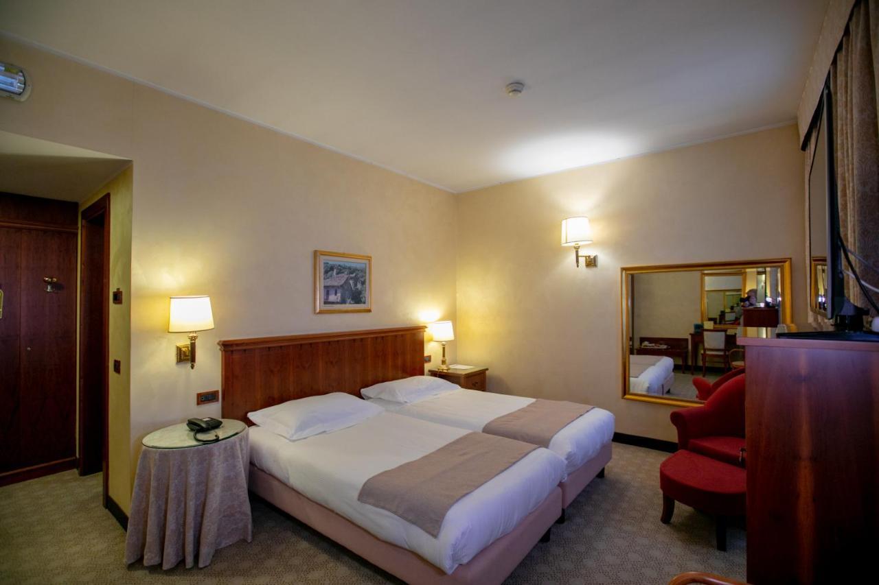 Scia' On Martin Hotel Buscate Ngoại thất bức ảnh
