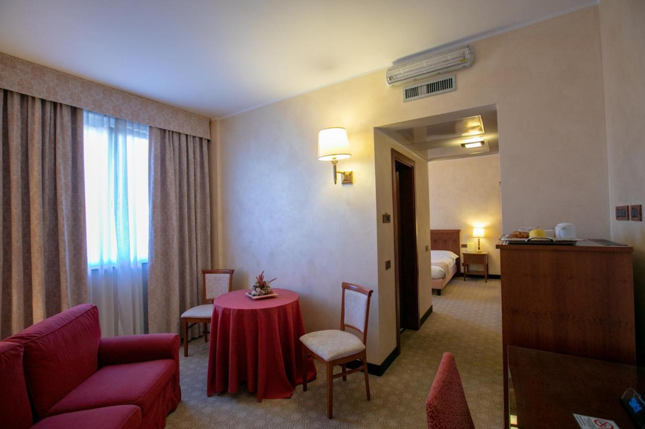 Scia' On Martin Hotel Buscate Ngoại thất bức ảnh