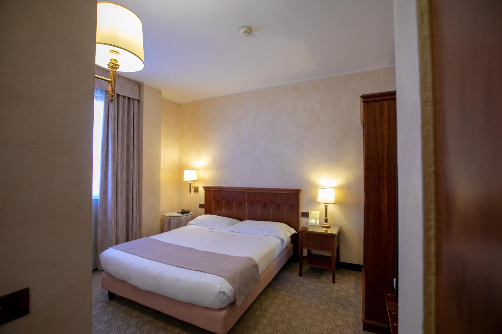 Scia' On Martin Hotel Buscate Ngoại thất bức ảnh