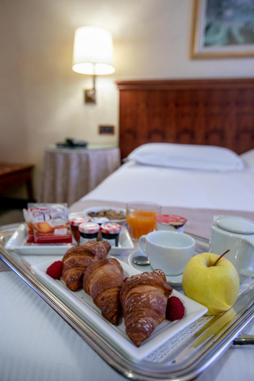 Scia' On Martin Hotel Buscate Ngoại thất bức ảnh