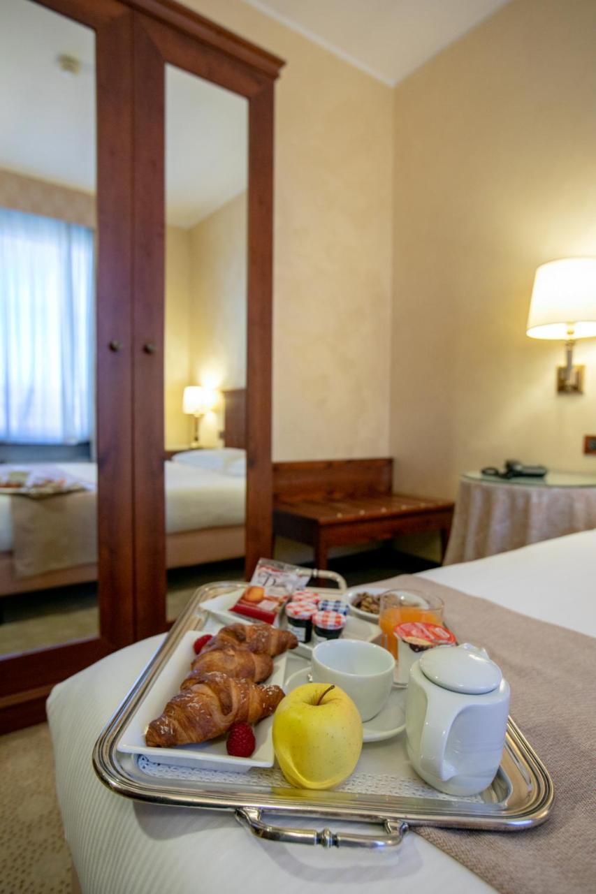 Scia' On Martin Hotel Buscate Ngoại thất bức ảnh