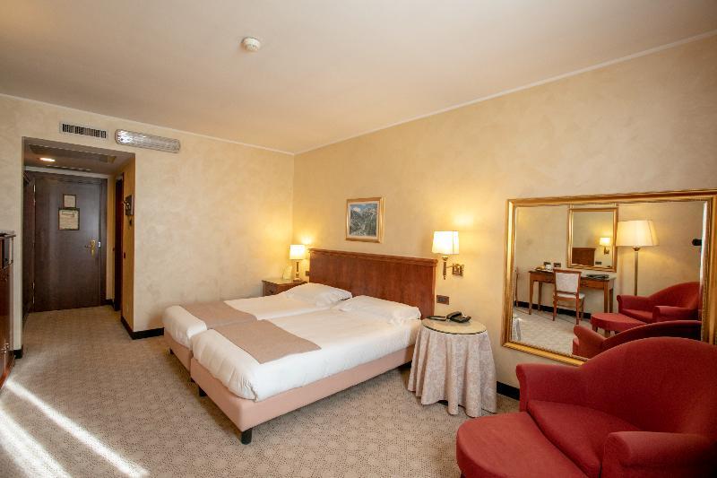 Scia' On Martin Hotel Buscate Ngoại thất bức ảnh